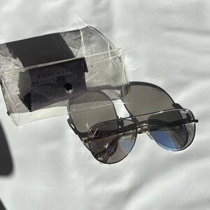 Quay Australia desi Perkins aviator Sunglasses - Black and Silver